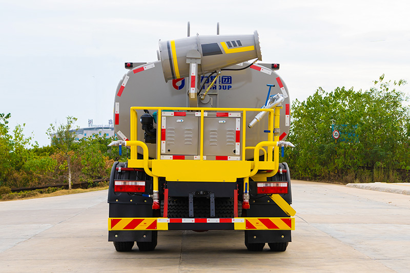 東風(fēng)D9 4500軸距 霧炮車 15.9方