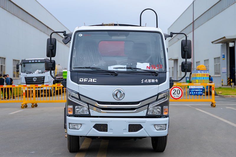 東風(fēng)D6 23款壓縮式垃圾車(chē) 7方