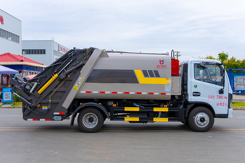 東風(fēng)D6 23款壓縮式垃圾車(chē) 7方
