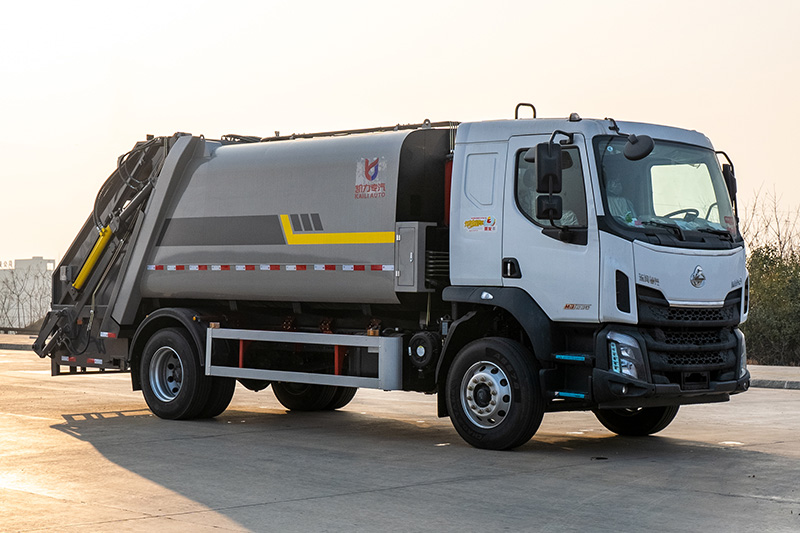 東風柳汽 23款壓縮垃圾車4500軸距 14方