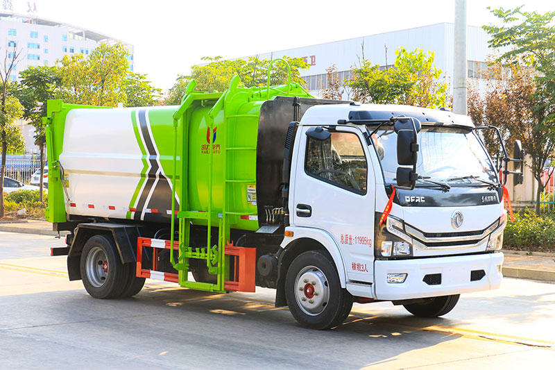 東風D7側(cè)裝壓縮垃圾車 10.5方