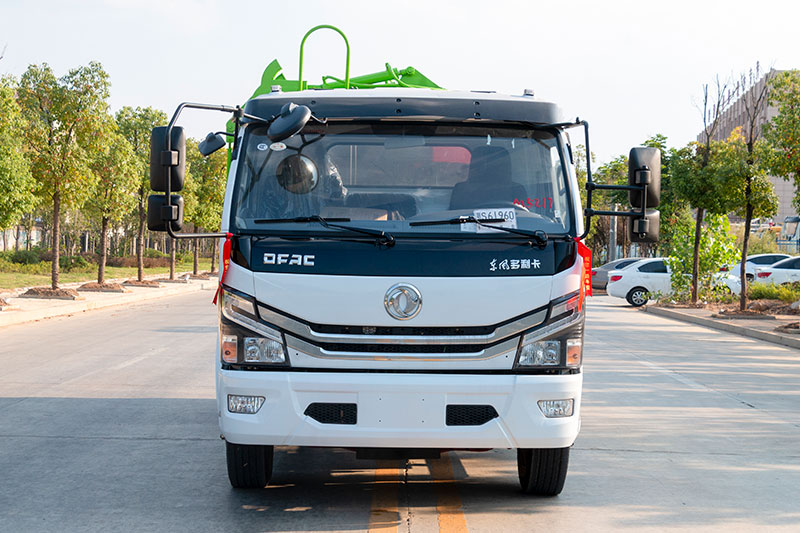 東風D7側(cè)裝壓縮垃圾車 10.5方