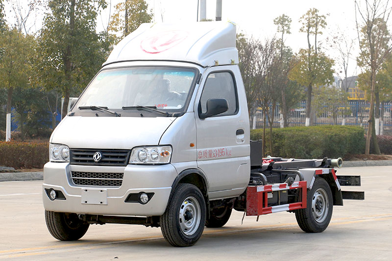 東風小霸王勾臂垃圾車 3方生活垃圾箱