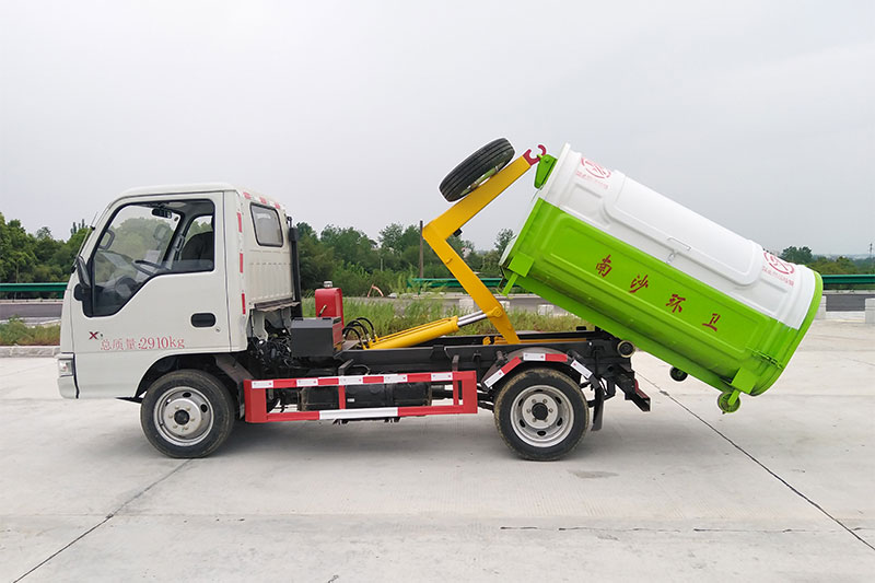 江淮康鈴勾臂垃圾車（汽油） 3方生活垃圾箱