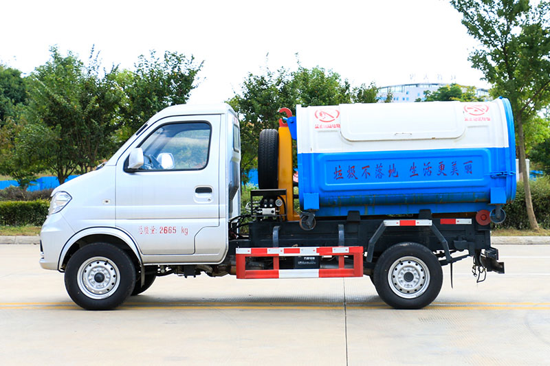 東風小康勾臂垃圾車（后單輪）3方生活垃圾箱