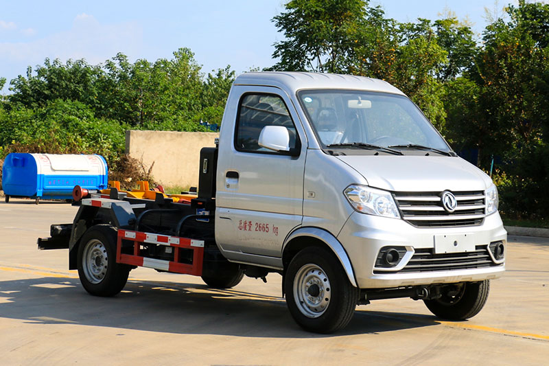 東風小康勾臂垃圾車（后單輪）3方生活垃圾箱