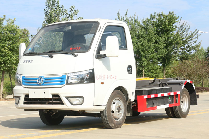 東風(fēng)電動勾臂垃圾車 3方生活垃圾箱