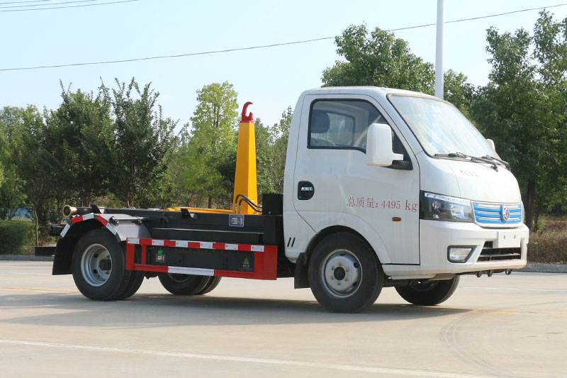 東風(fēng)電動勾臂垃圾車 3方生活垃圾箱