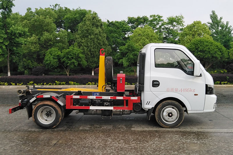 東風途逸勾臂垃圾車 3方生活垃圾箱