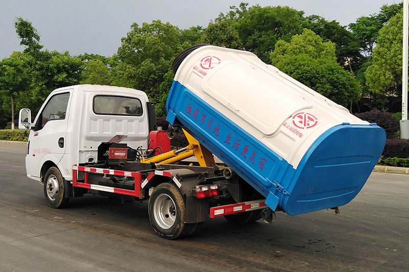 東風途逸勾臂垃圾車 3方生活垃圾箱