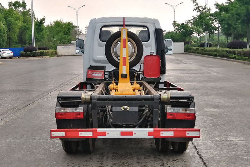 東風途逸勾臂垃圾車 3方生活垃圾箱
