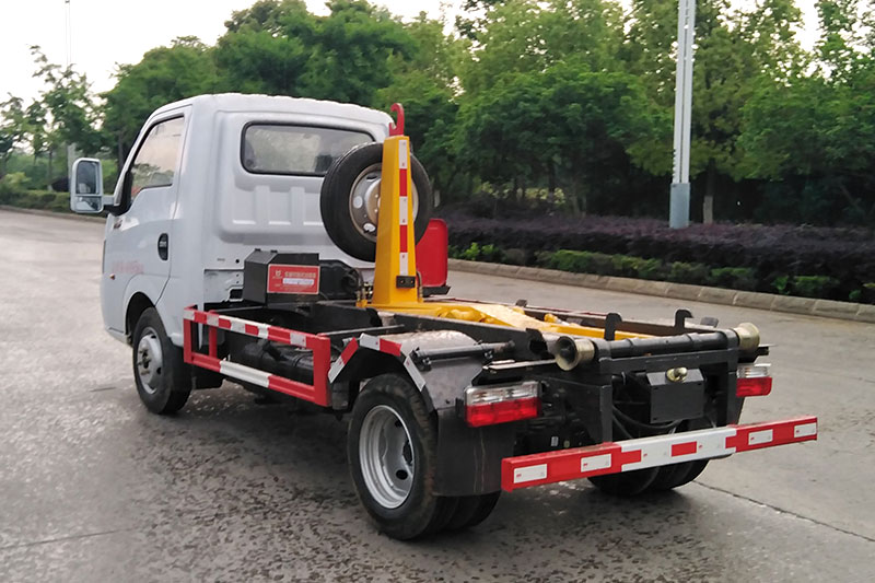 東風途逸勾臂垃圾車 3方生活垃圾箱