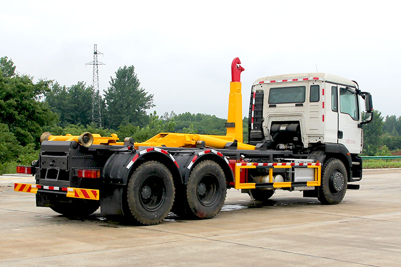 重汽汕德卡后雙橋套臂垃圾車 20方