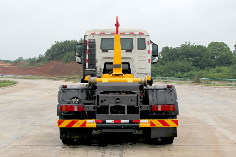 重汽汕德卡后雙橋套臂垃圾車 20方