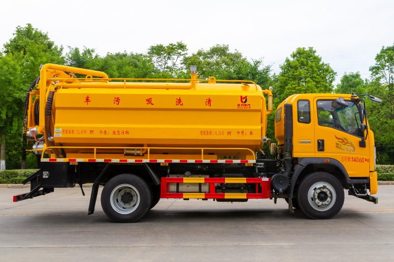 重汽豪曼清洗吸污車（水箱邊掛）4方清水箱9方污水箱