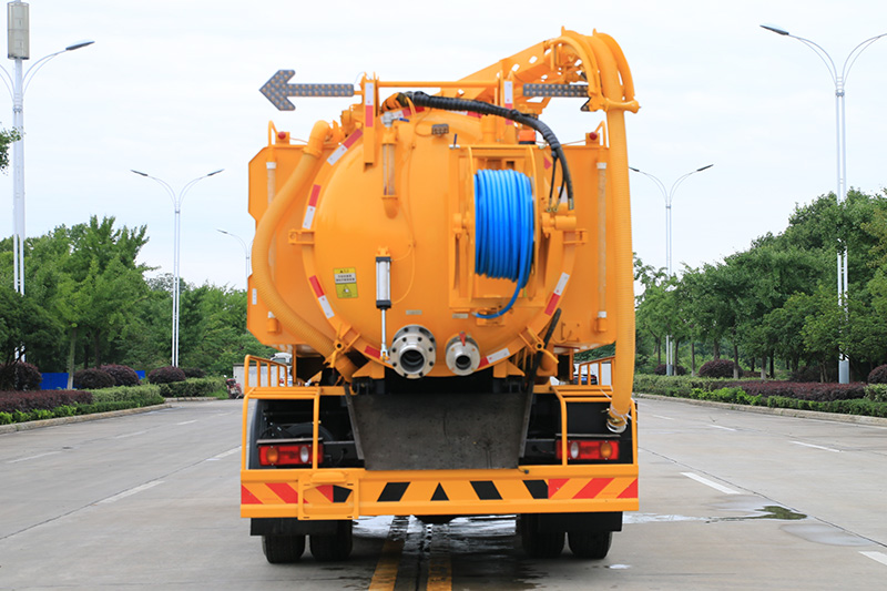 東風天錦清洗吸污車(帶旋轉吊桿座）（水箱邊掛）4方清水箱9.2方污水箱