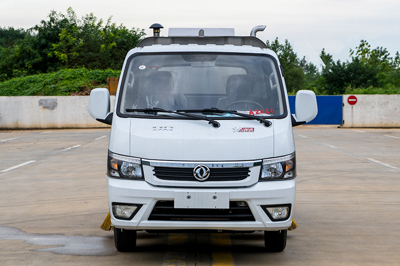 東風(fēng)途逸掃路車  1.5方垃圾箱 0.5方清水箱