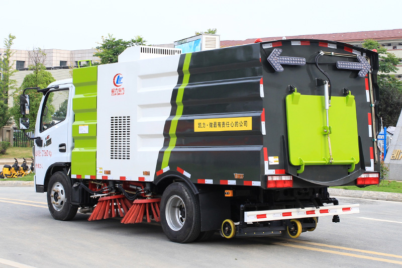 東風小多利卡掃路車  4方垃圾箱 1.5方清水箱