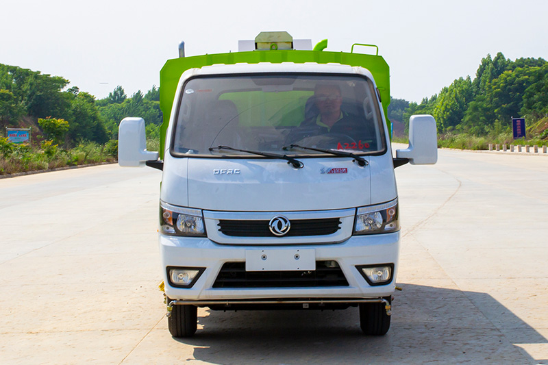 東風(fēng)途逸洗掃車(chē) 2垃圾箱  2方清水箱