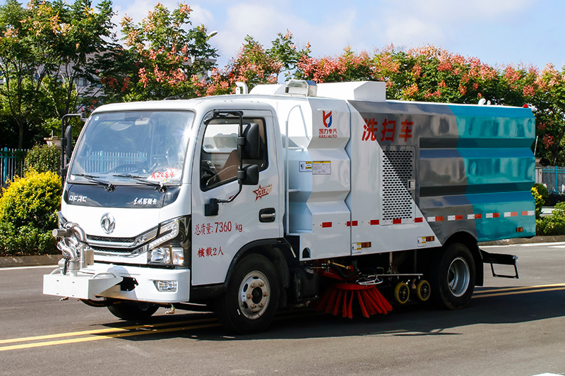 東風小多利卡洗掃車  2.5垃圾箱  3方清水箱