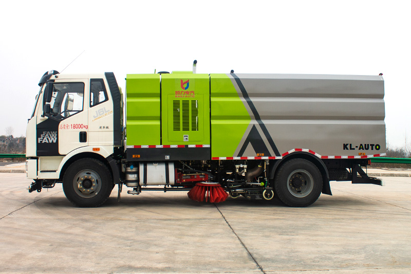 解放J6L洗掃車    7垃圾箱  9方清水箱