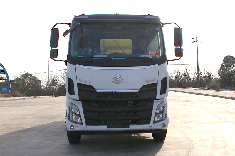 東風柳汽洗掃車   7垃圾箱  9方清水箱