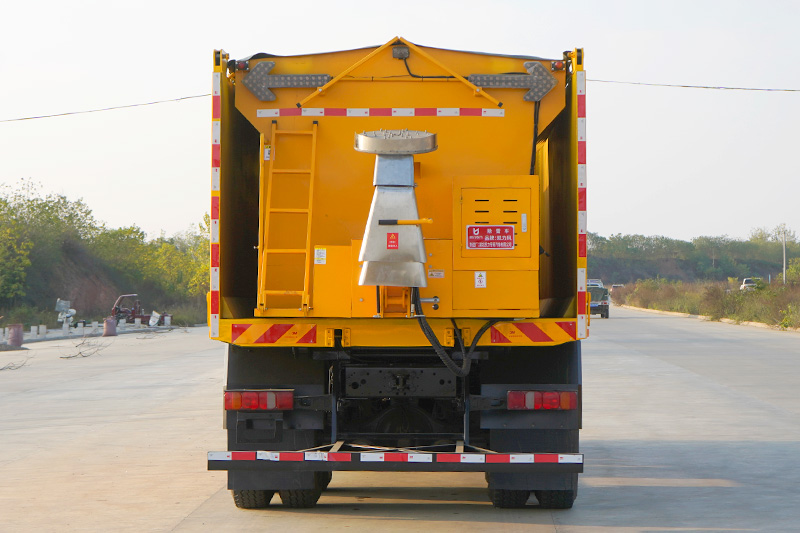 凱力風(fēng)-重汽汕德卡除雪車