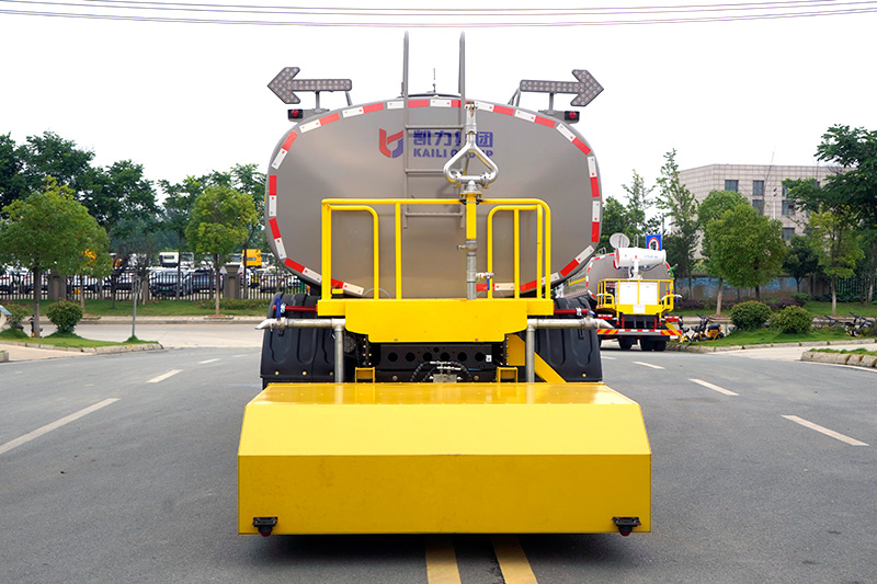 東風(fēng)D9多功能防撞緩沖車