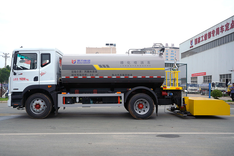 東風(fēng)D9多功能防撞緩沖車