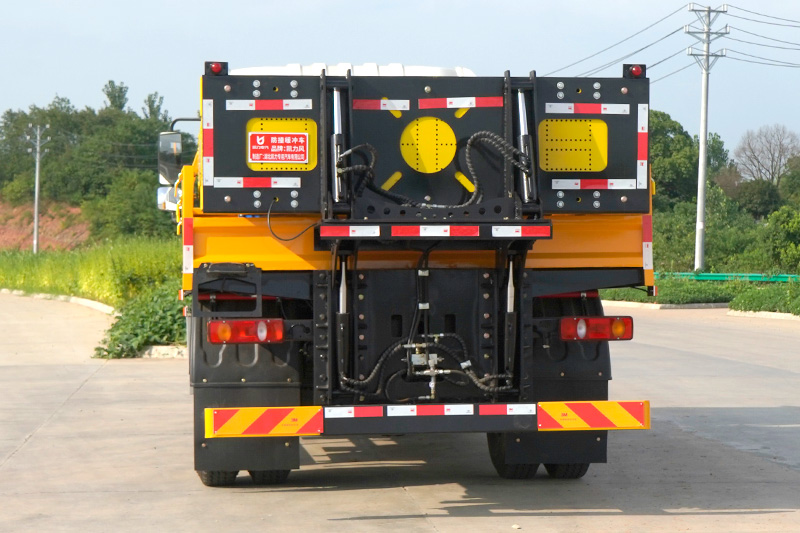 東風(fēng)天錦防撞緩沖車