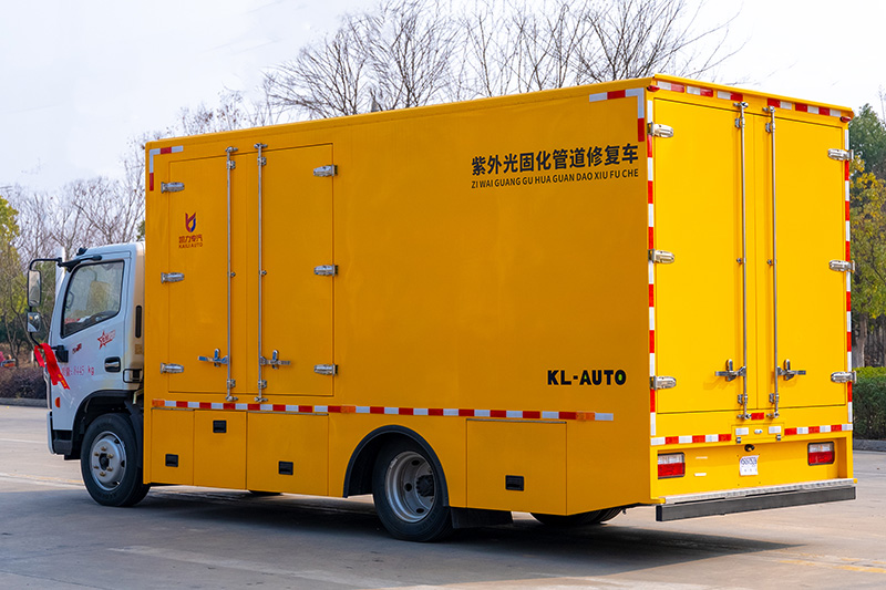 東風(fēng)多利卡紫外光固化管道修復(fù)車