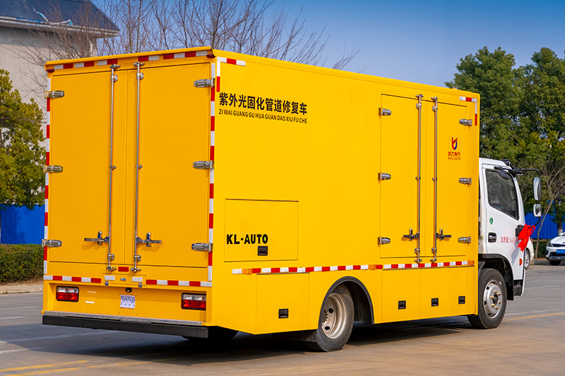 東風(fēng)多利卡紫外光固化管道修復(fù)車